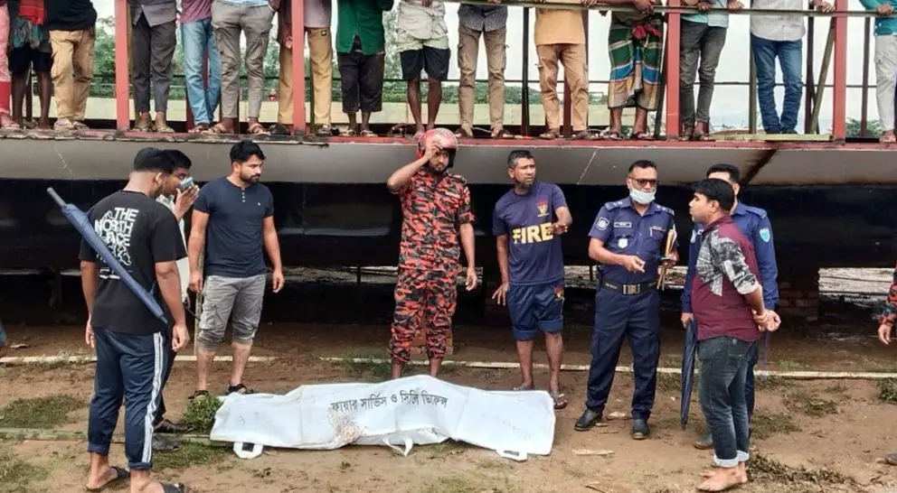 হাউসবোটে কাজ করতে গিয়ে নদীতে ঝরল রাকিবের প্রাণ