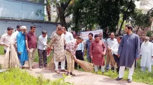 হবিগঞ্জে পরিচ্ছন্নতা অভিযানে ডেঙ্গু প্রতিরোধের উদ্যোগ হবিগঞ্জ জেলা পরিষদের পরিষ্কার পরিচ্ছন্নতা অভিযান কার্যক্রমের উদ্বোধন