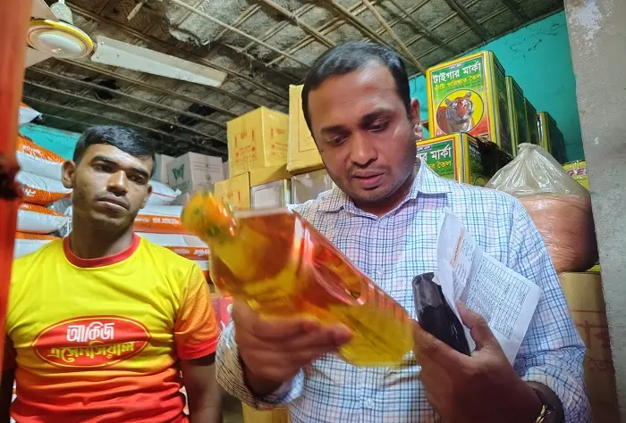 শ্রীমঙ্গলে ৮৫০০ লিটার তেল জব্দ ও জরিমানা শ্রীমঙ্গলে ৮৫০০ লিটার তেল জব্দ, জরিমানা