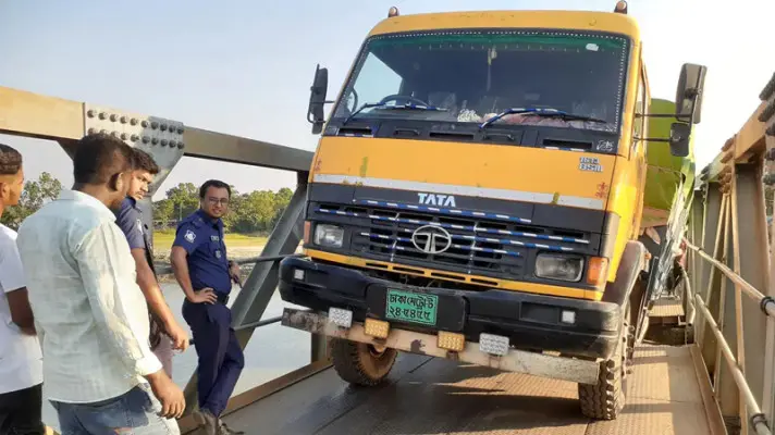 সুনামগঞ্জ জেলার নলজুর নদীর সেতু দেবে যাওয়ায় যান চলাচল বন্ধ নলজুর নদীর সেতু দেবে যান চলাচল বন্ধ