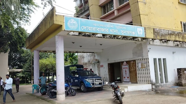 দোয়ারাবাজার সীমান্তে চোরাচালান ও মাদকের ভয়াবহতা বৃদ্ধি দোয়ারাবাজার সীমান্তে চোরাচালান ও মাদকের ভয়াবহতা বৃদ্ধি