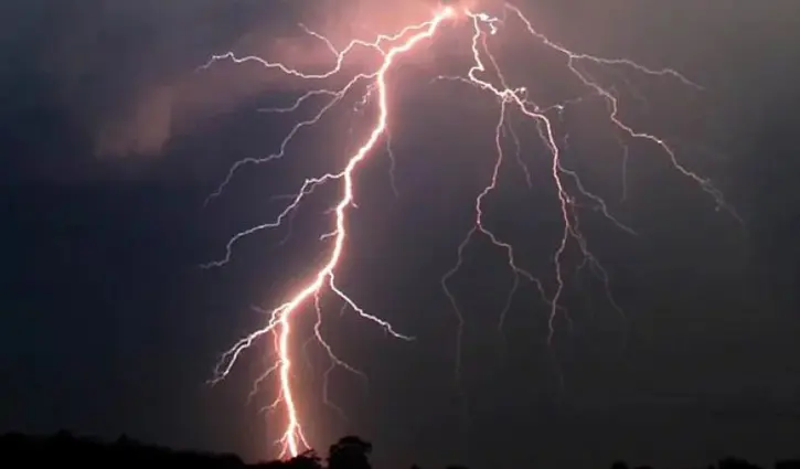 বজ্রপাতে ২ কৃষকের মৃত্যু