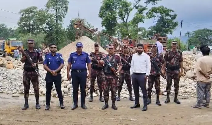 জাফলংয়ে অভিযান, ৭ হাজার ঘনফুট পাথর জব্দ জাফলংয়ে অভিযান, ৭ হাজার ঘনফুট পাথর জব্দ