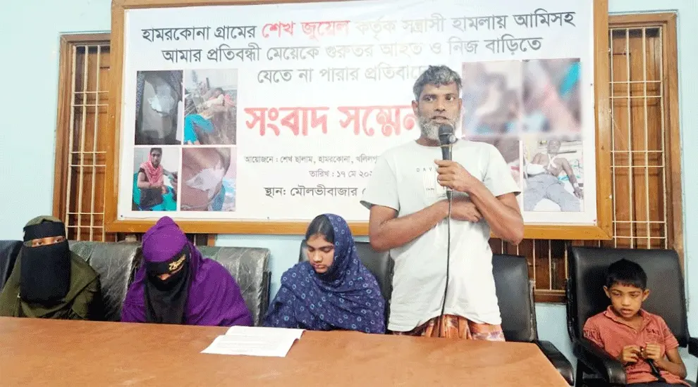 হামলার ভয়ে পরিবার নিয়ে বাড়িছাড়া ছালাম হামলার ভয়ে পরিবার নিয়ে বাড়িছাড়া ছালাম