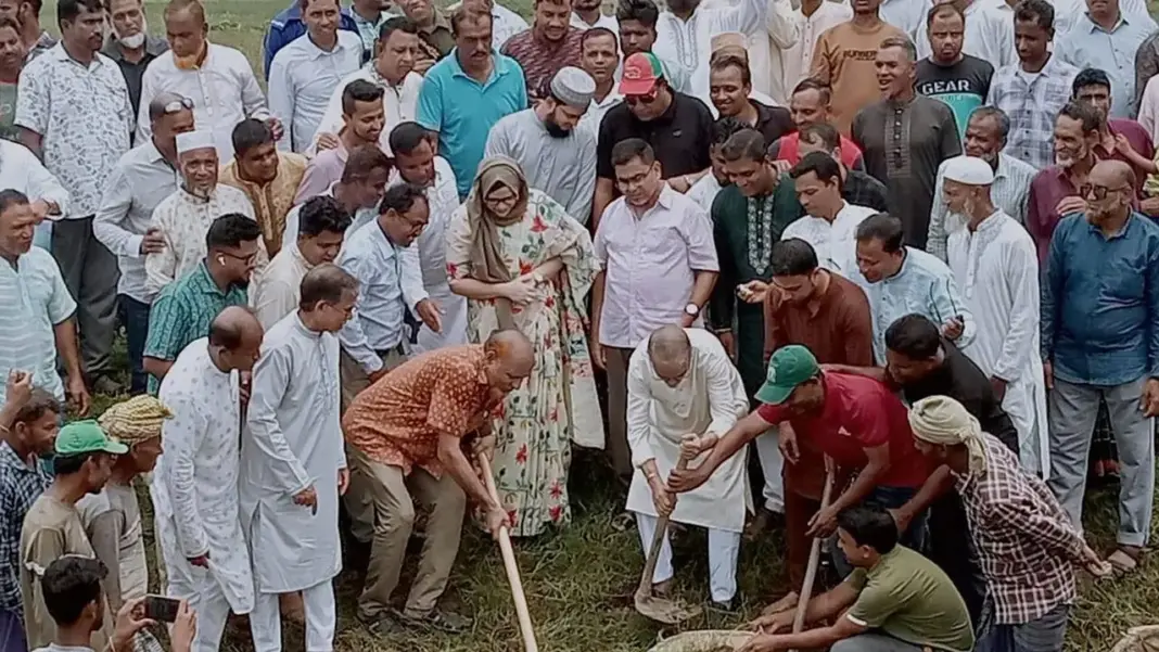 কুলাউড়ায় ২ কোটি টাকার খাল খনন প্রকল্পের উদ্বোধন কুলাউড়ায় ২ কোটি টাকার খাল খনন প্রকল্পের উদ্বোধন