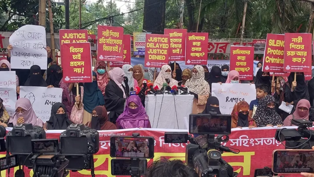 ধর্ষণ-হত্যার প্রতিবাদে সিলেটে মানববন্ধন কর্মসূচি ধর্ষণ-হত্যার প্রতিবাদে সিলেটে মানববন্ধন কর্মসূচি