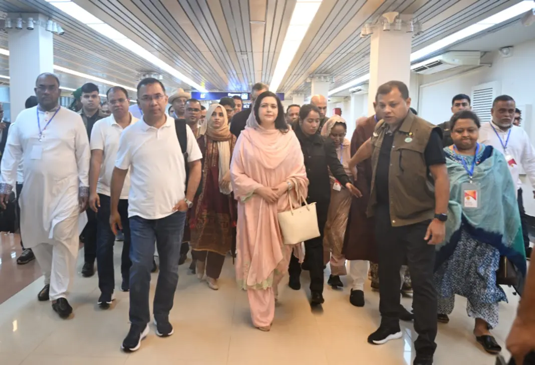 বৃষ্টি উপেক্ষা করে সিলেটে পৌঁছেছেন প্রধানমন্ত্রী তারেক রহমান