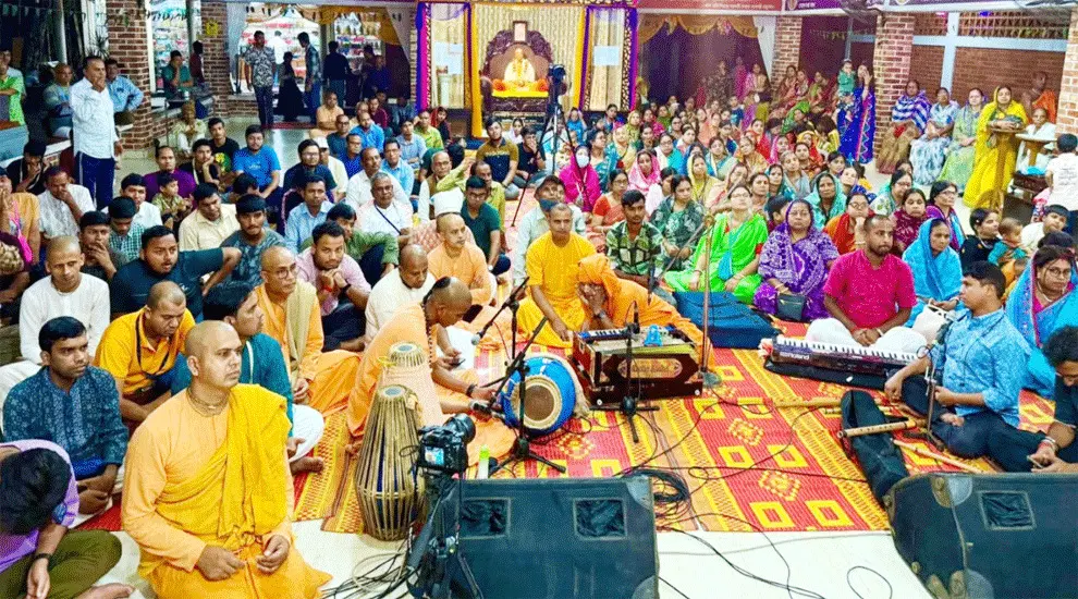 নৃসিংহ চতুর্দশীতে ইসকন সিলেটে ভক্তদের ঢল