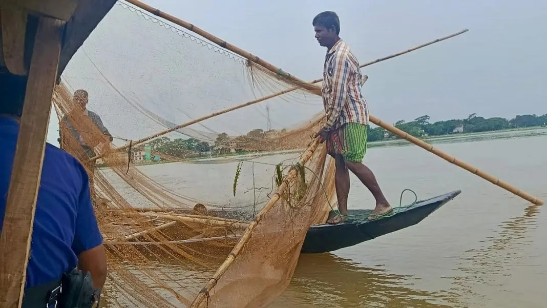 হাকালুকিতে অভিযানে ১৪ জেলেকে জরিমানা কুলাউড়ায় হাকালুকি হাওরে ১৪ জেলেকে জরিমানা