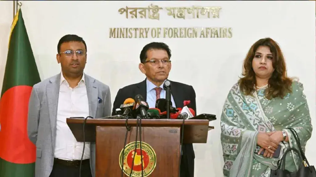 ছুটি প্রশ্নে পররাষ্ট্রমন্ত্রীর অন্য সুর: দায়িত্ব নিয়ে ধোঁয়াশা