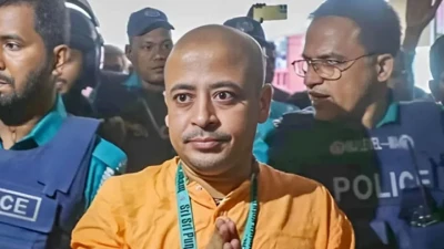ছেলের দুশ্চিন্তায় স্ট্রোক: হাসপাতালে চিন্ময় দাসের মা ছেলের দুশ্চিন্তায় স্ট্রোক: হাসপাতালে চিন্ময় দাসের মা