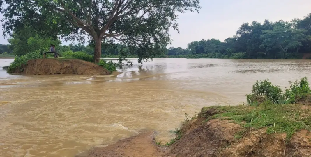বিএসএফের বাধায় মনু বাঁধের কাজ থমকে, বাড়ছে শঙ্কা বিএসএফের বাধায় মনু বাঁধের কাজ থমকে, বাড়ছে শঙ্কা