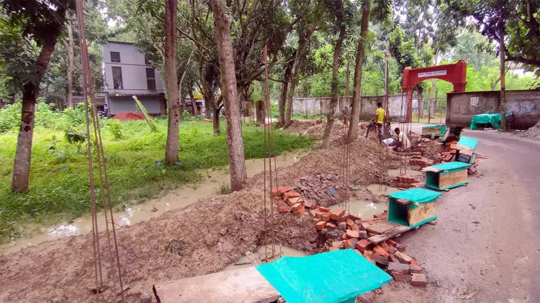 একই প্রকল্পে দ্বৈত বরাদ্দ: বগুড়ায় অনিয়মের পাহাড় একই প্রকল্পে দ্বৈত বরাদ্দ: বগুড়ায় অনিয়মের পাহাড়