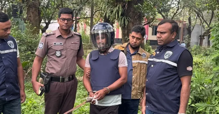 মোবাইল নিয়ে বিবাদের জেরে হত্যা: আসামি গ্রেপ্তার মোবাইল নিয়ে বিবাদের জেরে হত্যা: আসামি গ্রেপ্তার