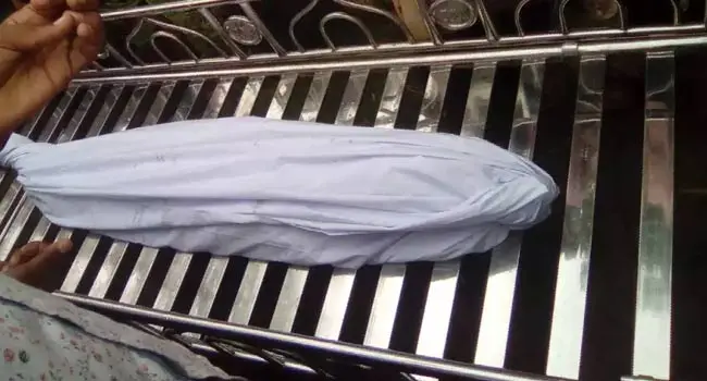 সিলেটে হাসপাতালের বারান্দায় অজ্ঞাত নারীর মরদেহ সিলেটে হাসপাতালের বারান্দায় অজ্ঞাত নারীর মরদেহ