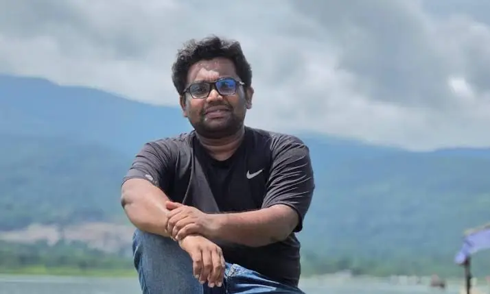 সাদাপাথরে গোসল করতে নেমে প্রাণ গেল তরুণের সাদাপাথরে গোসল করতে নেমে প্রাণ গেল তরুণের