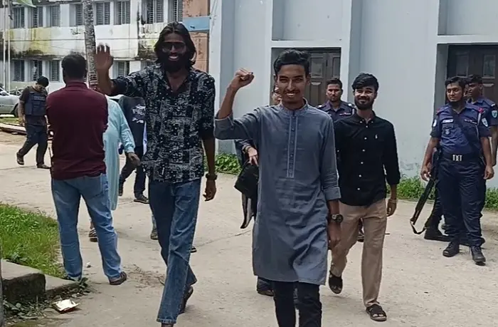 ২০ ঘণ্টা পর থানা থেকে ছাড়া পেলেন মাহদী ২০ ঘণ্টা পর থানা থেকে ছাড়া পেলেন মাহদী
