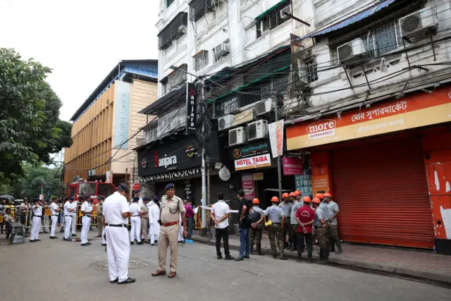 কলকাতার হোটেলে আগুন, ৯ বাংলাদেশির প্রাণহানি কলকাতার হোটেলে আগুন, ৯ বাংলাদেশির প্রাণহানি