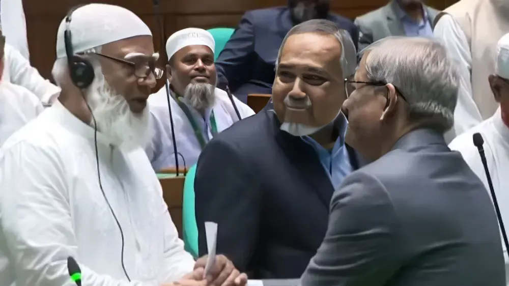 ভোট দিয়ে বিরোধী এমপিদের সঙ্গে শুভেচ্ছা ফখরুলের ভোট দিয়ে বিরোধী এমপিদের সঙ্গে শুভেচ্ছা ফখরুলের
