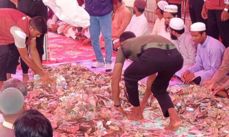 সিলেটে দানবাক্সের টাকা নিয়ে সংঘর্ষ, আহত ৩০ সিলেটে দানবাক্সের টাকা নিয়ে সংঘর্ষ, আহত ৩০