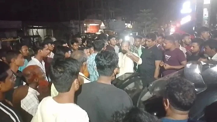 মৌলভীবাজারে এনসিপির দুই পক্ষের সংঘর্ষ, আহত ১০ মৌলভীবাজারে এনসিপির দুই পক্ষের সংঘর্ষ, আহত ১০