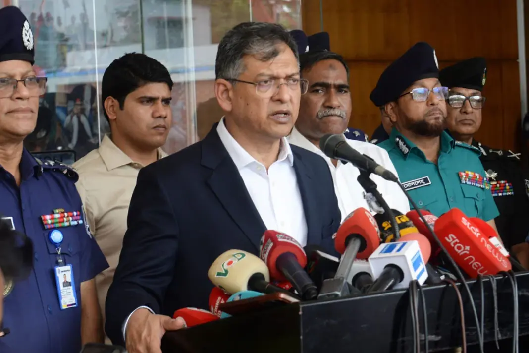 অবৈধ অস্ত্রের তথ্য দিলে মিলবে ২ লাখ টাকা পুরস্কার অবৈধ অস্ত্রের তথ্য দিলে মিলবে ২ লাখ টাকা পুরস্কার