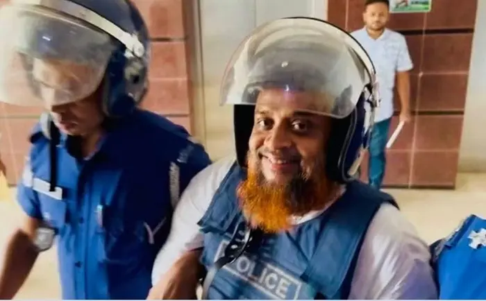 আদালতে হাসিমুখে পল্লব, পরে কারাগারে প্রেরণের নির্দেশ
