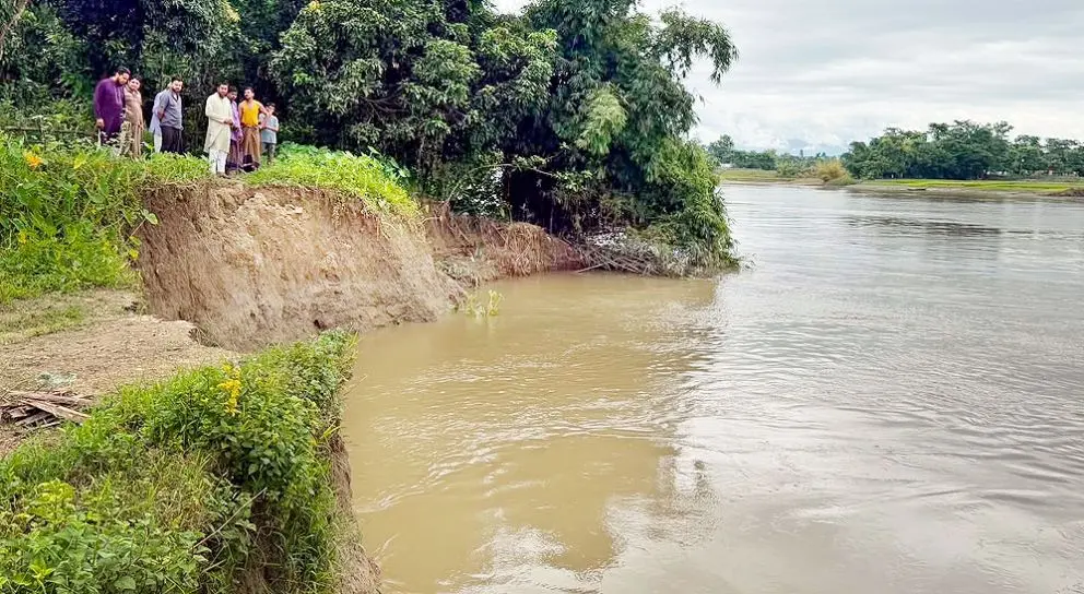 সিলেটে সুরমা ও কুশিয়ারায় ভাঙন, আতঙ্কে দুই উপজেলার মানুষ সিলেটে সুরমা ও কুশিয়ারায় ভাঙন, আতঙ্কে দুই উপজেলার মানুষ
