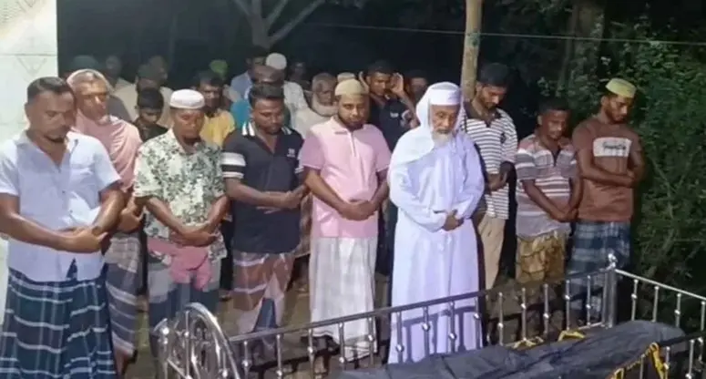 গভীর রাতে মরিয়মের দাফন, বিচারের দাবি স্বজনদের গভীর রাতে মরিয়মের দাফন, স্বজনদের সুষ্ঠু তদন্তের দাবি