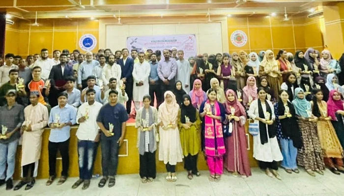জিপিএ-৫ পাওয়া ২৫০ শিক্ষার্থী পেল স্কলারশিপ জিপিএ-৫ পাওয়া ২৫০ শিক্ষার্থী পেল স্কলারশিপ