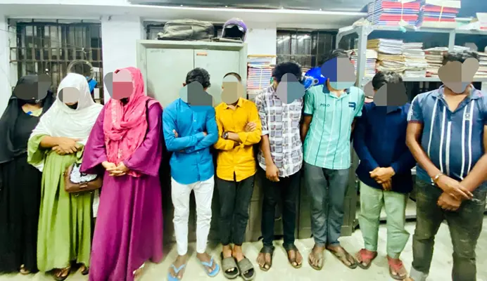 আবাসিক হোটেলে পুলিশের অভিযান, আটক ১০ আবাসিক হোটেলে পুলিশের অভিযান, আটক ১০