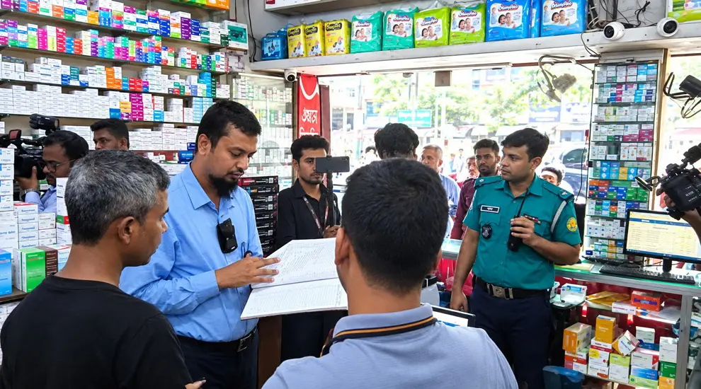 সিলেট নগরীর মিরবক্সটুলায় মেয়াদোত্তীর্ণ ওষুধ, ফার্মেসিকে জরিমানা সিলেট নগরীর মিরবক্সটুলায় মেয়াদোত্তীর্ণ ওষুধ, ফার্মেসিকে জরিমানা