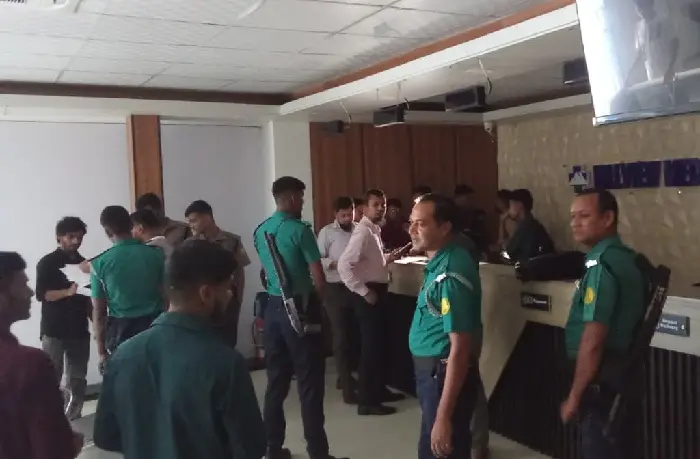 বিদেশযাত্রীদের ভুয়া রিপোর্ট, সিলেটে লাখ টাকা জরিমানা বিদেশযাত্রীদের ভুয়া রিপোর্ট, সিলেটে লাখ টাকা জরিমানা