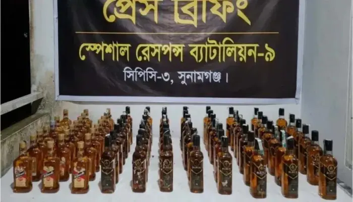ছাতকে অভিযানে ৭৮ বোতল বিদেশি মদ উদ্ধার ছাতকে অভিযানে ৭৮ বোতল বিদেশি মদ উদ্ধার
