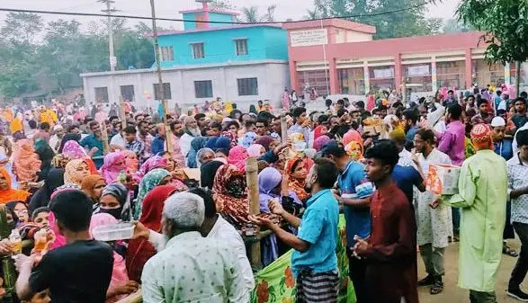 সিলেটে শ্রমিক হাটে ভিড়, কাজ না পেয়ে ফিরছেন অনেকে সিলেটে শ্রমিক হাটে ভিড়, কাজ না পেয়ে ফিরছেন অনেকে