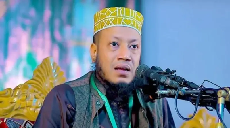পুলিশের ছাড়পত্র না মেলায় আমির হামজার মাহফিল স্থগিত পুলিশের ছাড়পত্র না মেলায় আমির হামজার মাহফিল স্থগিত