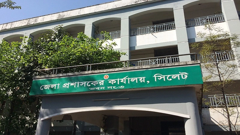 কমিশনারের নির্দেশের পরও এলআর ফান্ডের তথ্য দেয়নি সিলেট প্রশাসন কমিশনারের নির্দেশের পরও এলআর ফান্ডের তথ্য দেয়নি সিলেট প্রশাসন