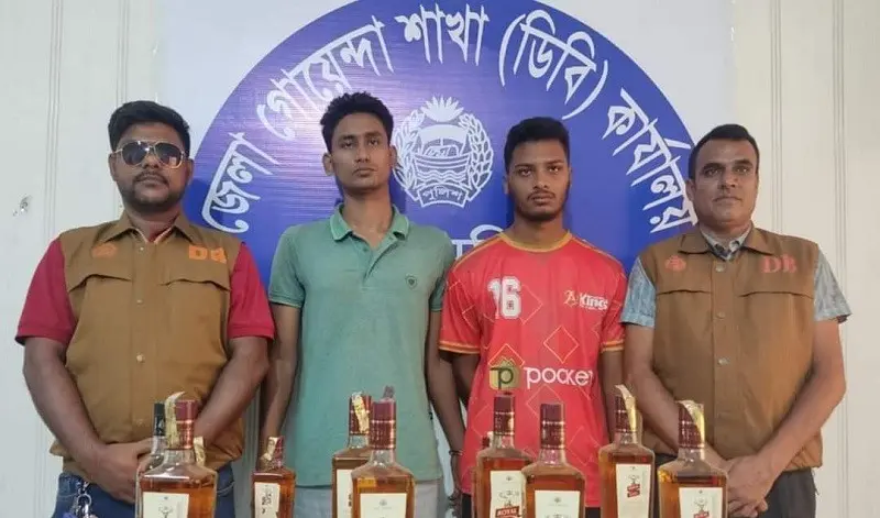 সিলেটে ৫৮ বোতল ভারতীয় মদসহ গ্রেপ্তার ৩ সিলেটে ৫৮ বোতল ভারতীয় মদসহ গ্রেপ্তার ৩